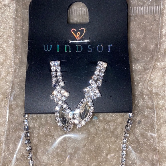 Windsor earrings and necklace set silver - Picture 2 of 4